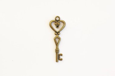 Farklı boyutlarda, beyaz bir arka plan üzerinde stilize antik dekoratif anahtar taşı.