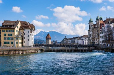 Güzel havadan görünümü Dört Kanton Gölü, şehir bahar mevsimi, tekneler ve gemiler, seyahat ve tatil Europe kavramı tekne club, Luzern, İsviçre