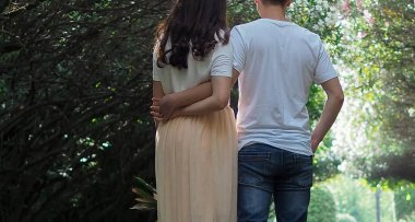 Arkadan görünümü birkaç birbirine holding ve parkta bir yatay geçiş