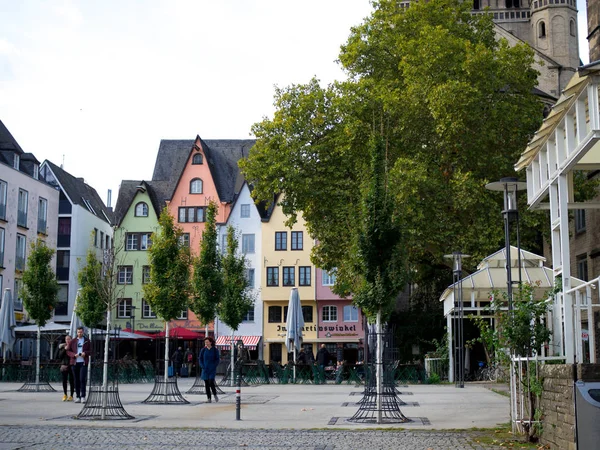 Németország Köln Október 2018 Sunny Street Tarka Épületek Hangulatos Kávézók — Stock Fotó