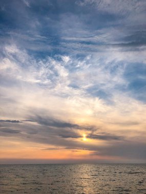Karadeniz kıyısında kumlu plaj harika görünümü