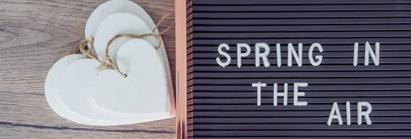 Primavera Está Texto Fundo Escuro Branco Inscrição Espaço Cópia Banner — Fotografia de Stock