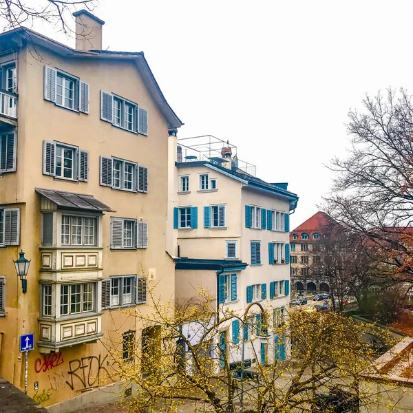 Zurich, Switzerland - March 2017: View of historic Zurich city center on spring cloudy day — Stock Photo, Image