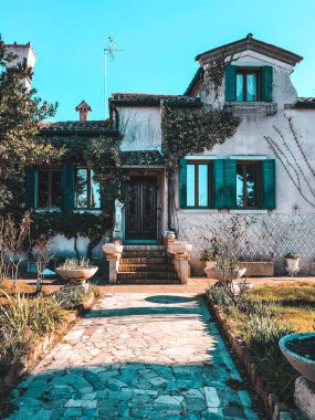 İtalya, Venedik, Mart 2019 - Burano Adası komşuluktaki Venedik'in ünlü eski köy