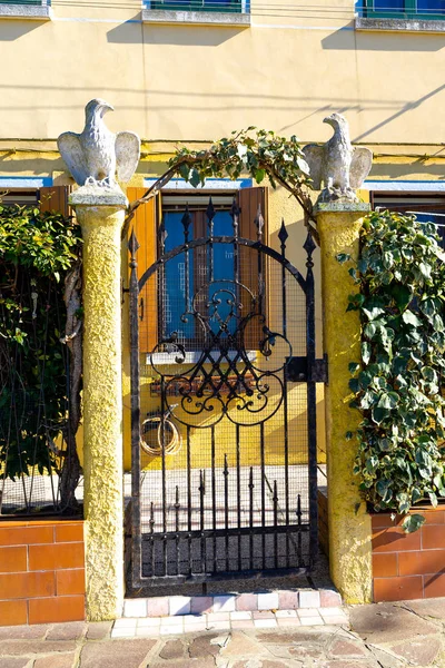 Maisons colorées sur l'île de Burano près de Venise, Italie — Photo