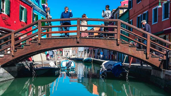 ITALIE, Venise, Mart 2019 - Maisons colorées et canaux étroits dans l'île de Burano — Photo