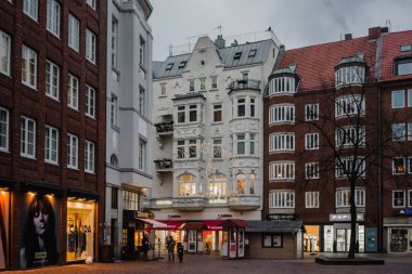 Bremen, Almanya, Ocak, 2019-tarihi Schnoorviertel Noel dekorasyon ve ışıklar ile renkli evler