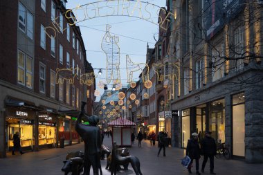 Bremen, Almanya, Ocak, 2019-tarihi Schnoorviertel Noel dekorasyon ve ışıklar ile renkli evler