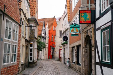 Bremen, Almanya, Ocak, 2019-tarihi Schnoorviertel Noel dekorasyon ve ışıklar ile renkli evler