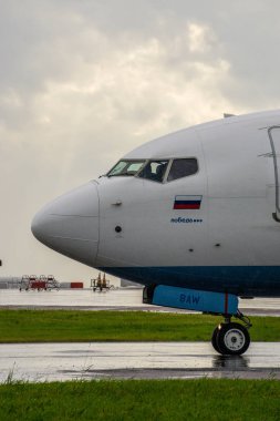 Rusya, Moskova, Temmuz 2017 - Vnukovo Uluslararası Havaalanı, kalkışa hazırlık