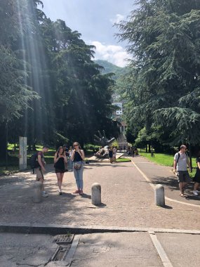 Como, İtalya - Mayıs, 2018: Como şehrinin rahat sokaklarında insanlar