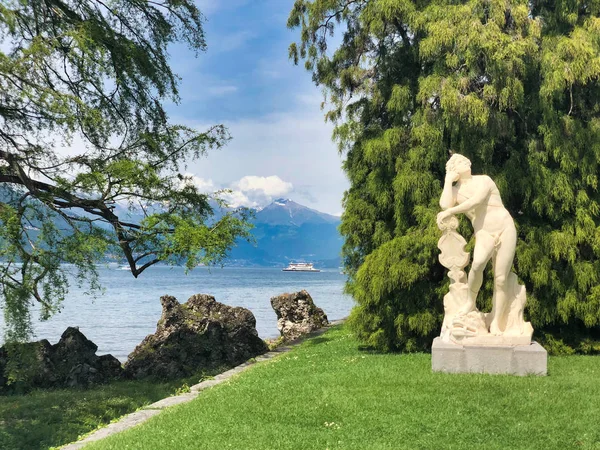 Parque de Villa Melzi en Bellagio en el famoso lago italiano de Como, cielo nublado Imagen de archivo