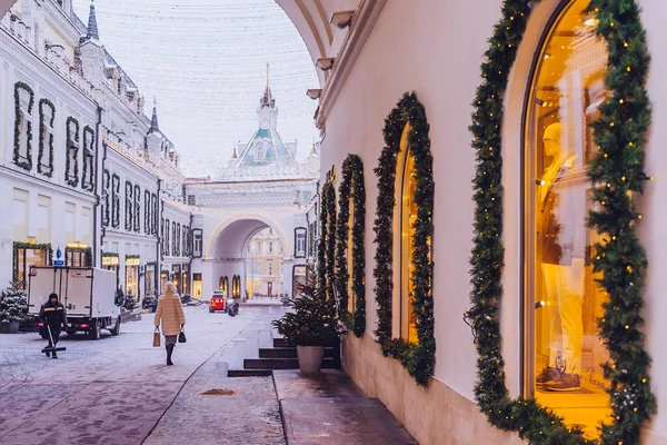 Moscú, Rusia, enero de 2019 - Plaza Roja, grandes almacenes de Moscú y Gran Teatro por la noche Decoración de Navidad — Foto de Stock
