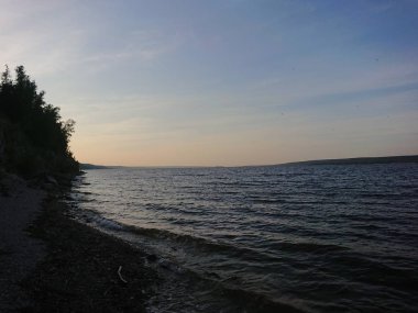 Sıcak akşam, Volga nehri kıyısında gün batımı