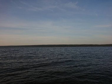 Sıcak akşam, Volga nehri kıyısında gün batımı