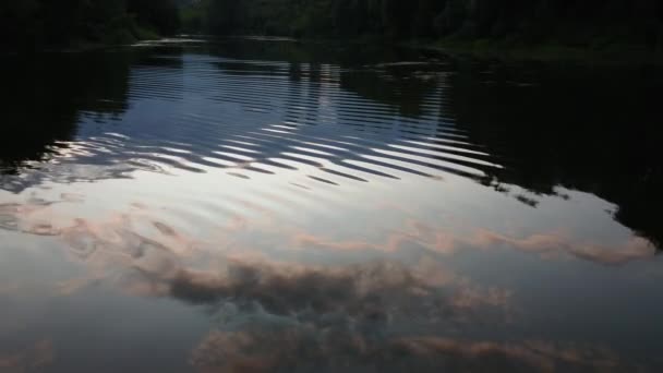 Ciepły Spokojny Wieczór Czas Zachodu Słońca Szkic Rzeki Płynącej Wielkiej — Wideo stockowe