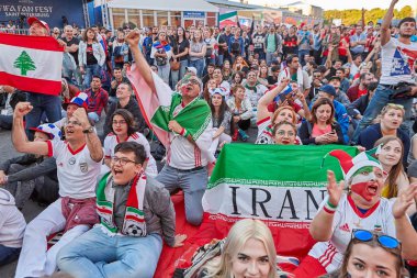 St. Petersburg, Rusya - 25 Haziran 2018: FIFA fan fest, İran İran millî futbol takımı amigo takım İran ve Portekiz arasındaki 2018 Dünya Kupası futbol maç sırasında destekçisi.