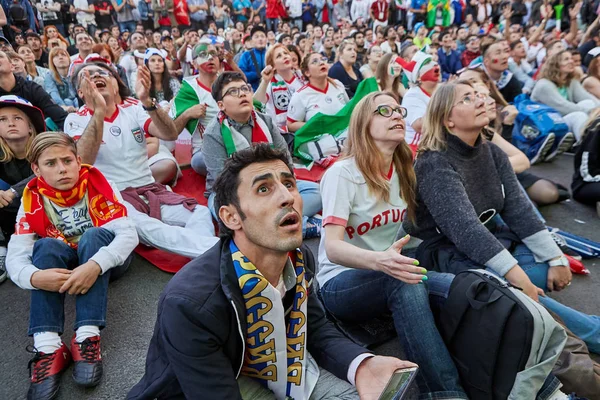 São Petersburgo Rússia Junho 2018 Multidão Torcedores Iranianos Portugueses Copa — Fotografia de Stock