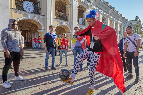 San Pietroburgo Russia Giugno 2018 Tifosi Calcio Calciano Palla Sulla — Foto Stock