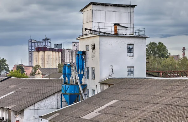 ヴィテプスク ベラルーシ 2018 ベラルーシの穀倉と青い粒を播種機 — ストック写真