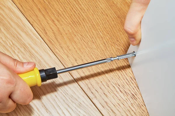 Furniture Assembler Tightens Cam Bolt Fixing Surface Wooden Table Made — Stock Photo, Image