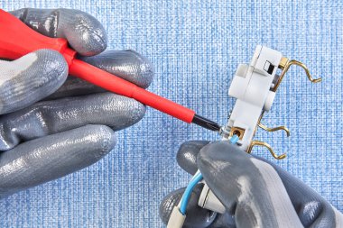 Montaj elektrik priz.