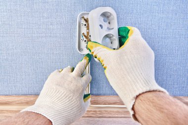 Elektrik prizinin yeni pattress kutusu.