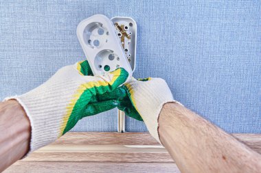 Duvar soketinin pattress kutusunu değiştirme.