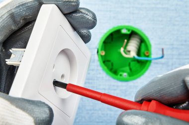 Avrupa'da yeni standart soket yapımı.