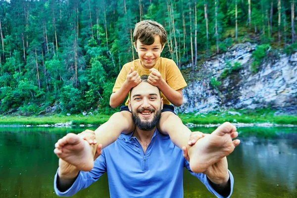 Father and son are playing in forest. — Stock Photo, Image