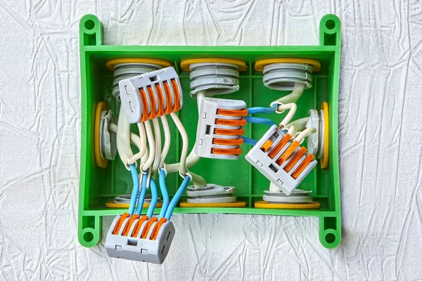 Elektrické konektory pružinové páky s 5 svorkami. — Stock fotografie