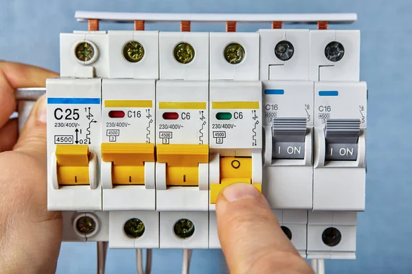 Installation of residential circuit breakers. — Stock Photo, Image