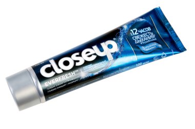 Yakın plan Everfresh florür diş macunu jeli, antibakteriyel ve beyazlatma efektli..