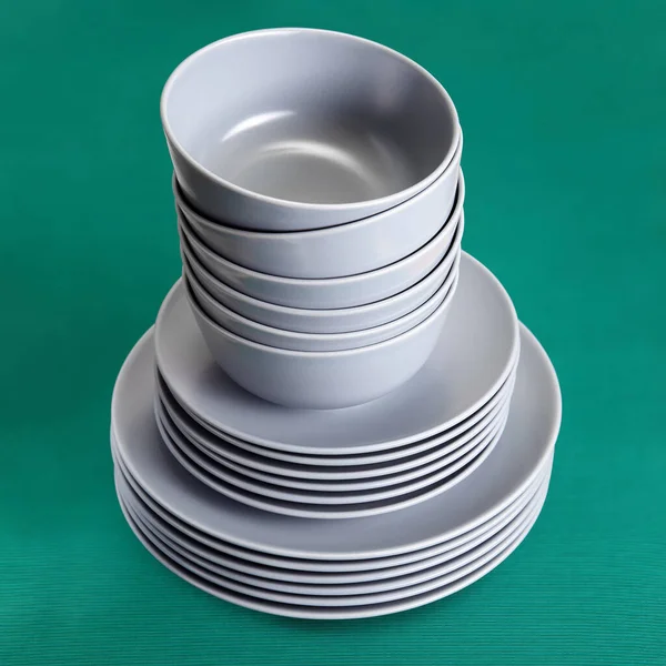 Kolacja Zestaw Talerze Miski Naczynia Kuchenne Ceramiczne Pokryte Matowe Szare — Zdjęcie stockowe