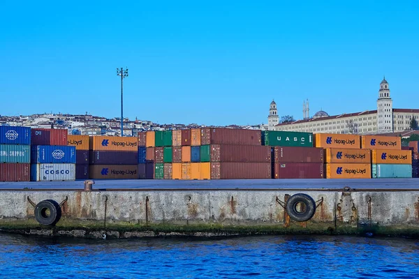 土耳其伊斯坦布尔 2020年2月13日 港口集装箱运输 集装箱堆放在商业码头 — 图库照片