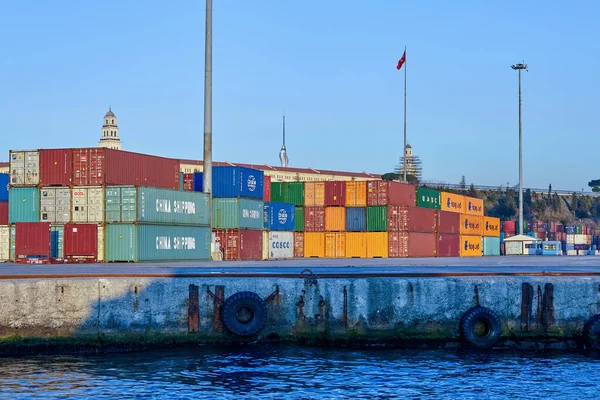 土耳其伊斯坦布尔 2020年2月13日 海港货运 将货运集装箱堆放在商业码头或船坞中 装货物前存放货物的集装箱码头 — 图库照片