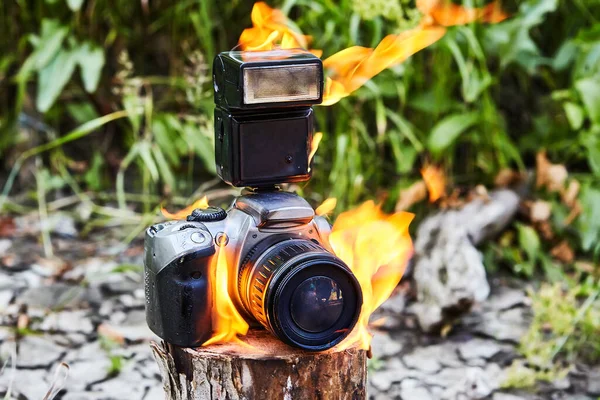 Cámara Quemada Incendio Forestal Turista Sufrió Pérdidas Quemar Equipo Fotográfico — Foto de Stock