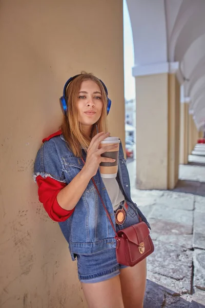 Eine Junge Hübsche Weiße Frau Von Etwa Jahren Mit Blonden — Stockfoto