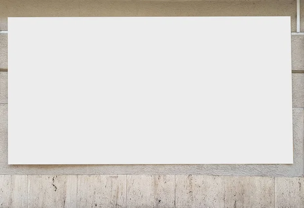 大型户外城市白色空白广告广告牌横幅标志模拟 独立的模板裁剪路径 — 图库照片