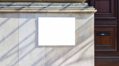 Büyük açık şehir kentsel beyaz boş reklam Billboard afiş işareti kadar alay et. İzole şablonu