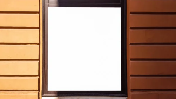 Büyük açık şehir kentsel beyaz boş reklam Billboard afiş işareti kadar alay et. İzole şablonu