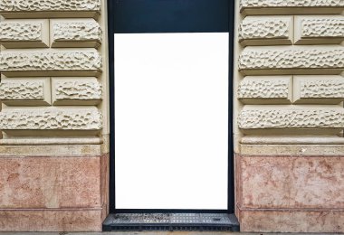 Büyük açık şehir kentsel beyaz boş reklam Billboard afiş işareti kadar alay et. İzole şablonu