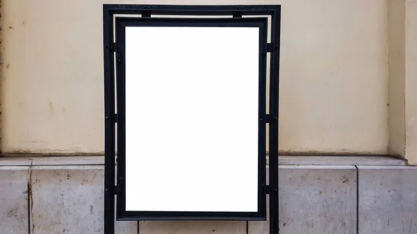 Büyük açık şehir kentsel beyaz boş reklam Billboard afiş işareti kadar alay et. İzole şablonu