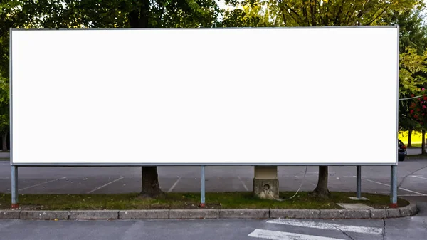 Ahşap raf dekoratif çiçek, Vintage kutusu ve antika Vase.Gray arka plan duvar ile boş çerçeve