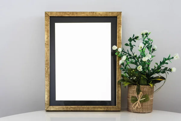 Leeg Frame Houten Plank Met Decoratieve Bloemen Vintage Antieke Vaas — Stockfoto