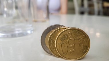 Kadar yakın duran üç Euro sikkeleri