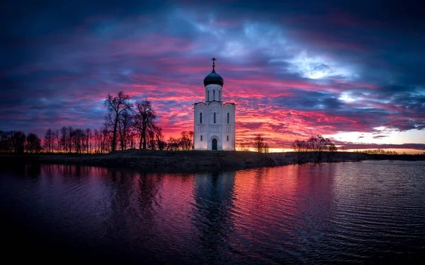 Church of the Intercession on the Nerl river (Vladimir region, Russia) — Stock Image Church Intercession Nerl River Vladimir Region Russia Royalty Free Stock Images