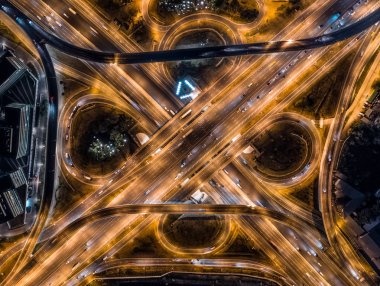 Moskova, Rusya'da insansız hava aracı ile çekilen çok düzeyli yol kavşağının havadan görünümü