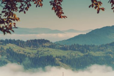 Sisin içindeki dağ köyü