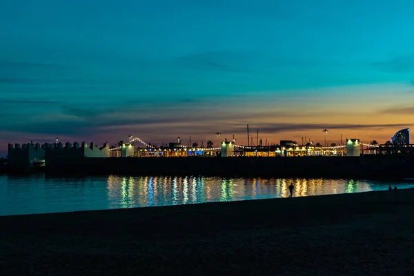 滨海步行灯 博加特尔海滩 巴塞罗那 — 图库照片